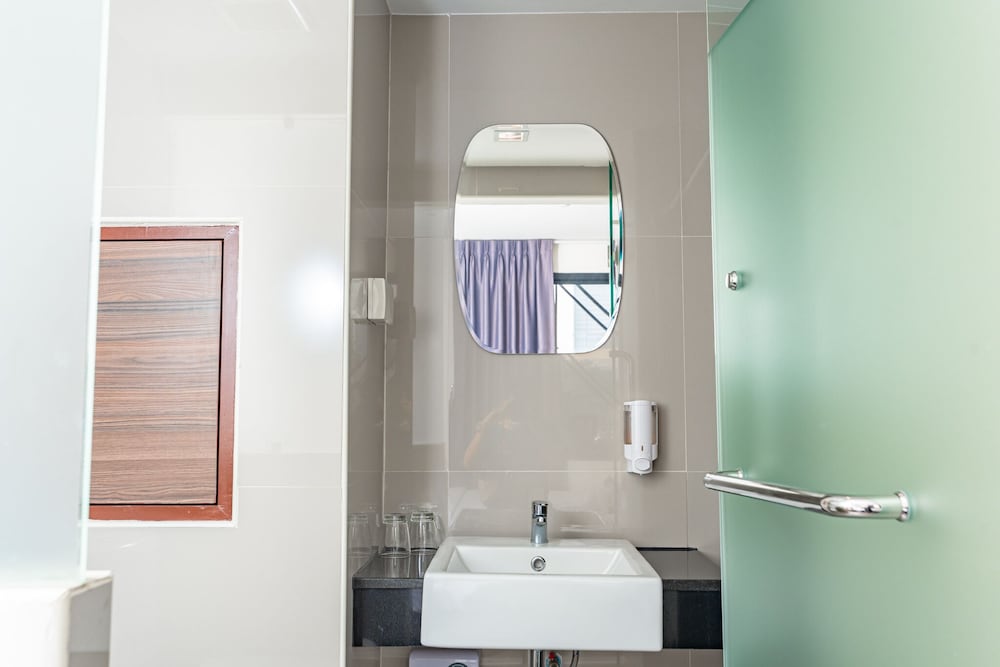 Sovereign Group Hotel Pratunam Bangkok 60/61