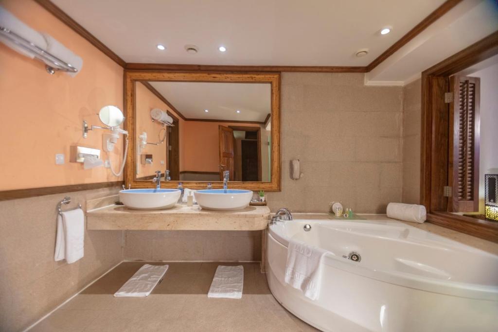 ROYAL SAVOY VILLAS 52/53