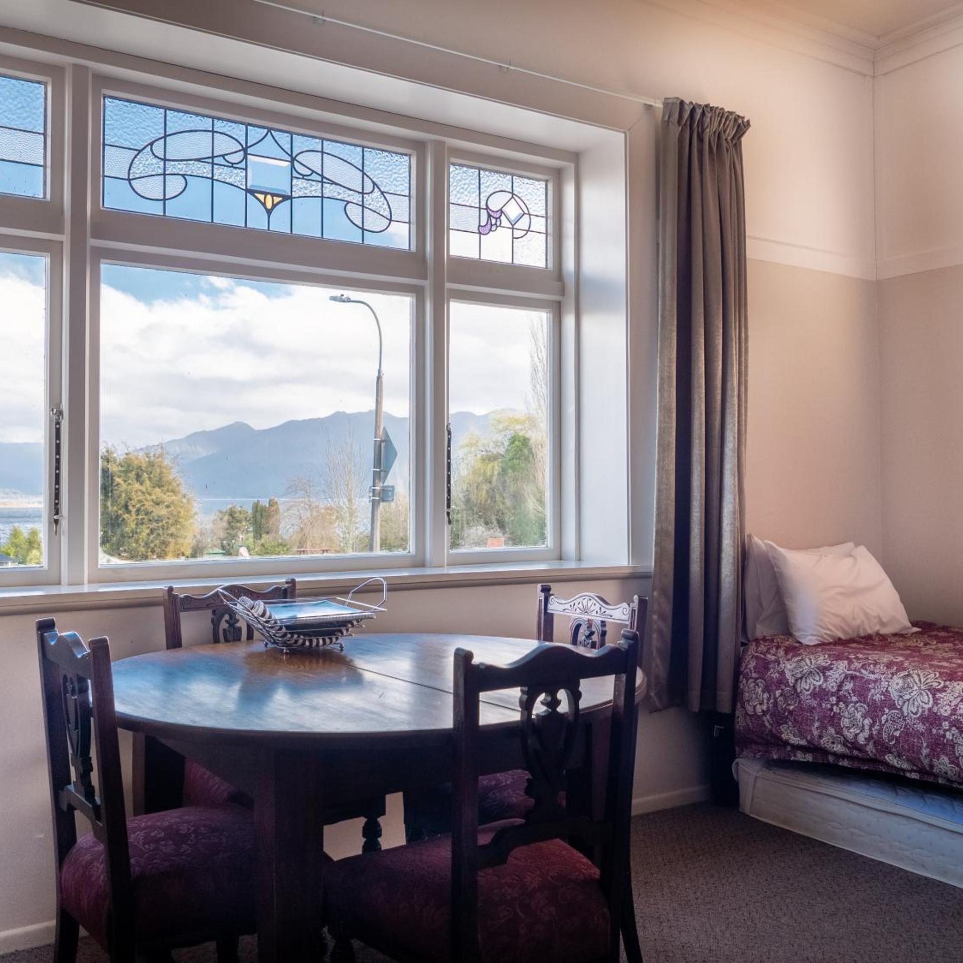 Hotel Lake Brunner 38/50