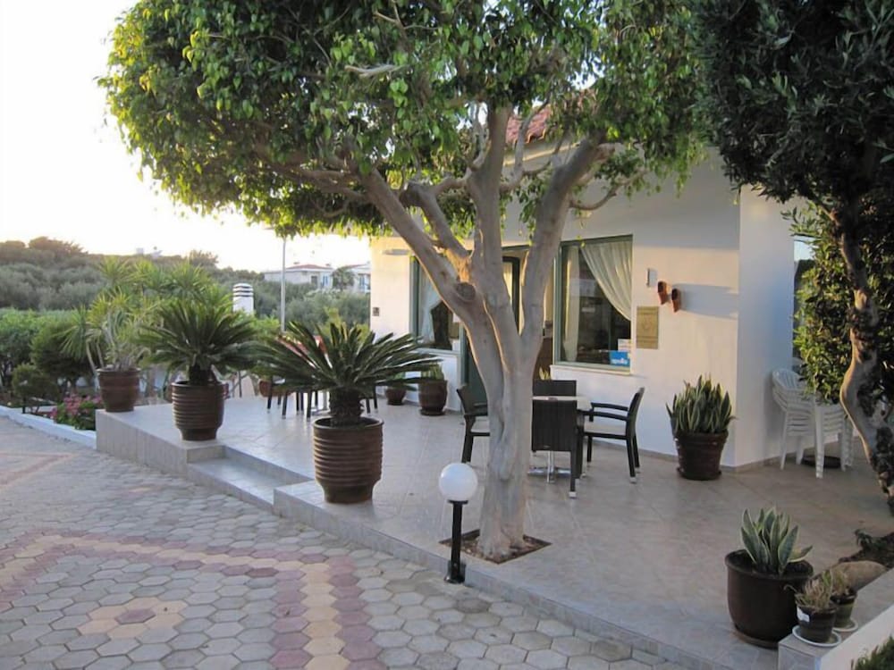 Nikolas Villas Apartments 32/43