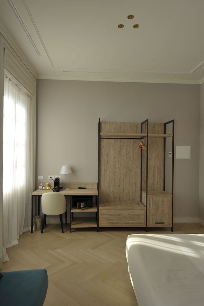Bergamo Inn 43 12/31