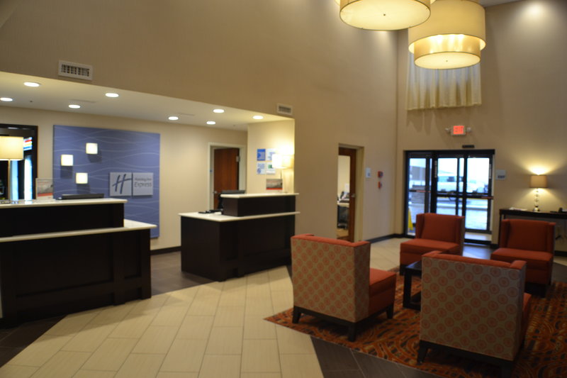 Holiday Inn Express And Suites Indianapolis W Airport Area 12/65