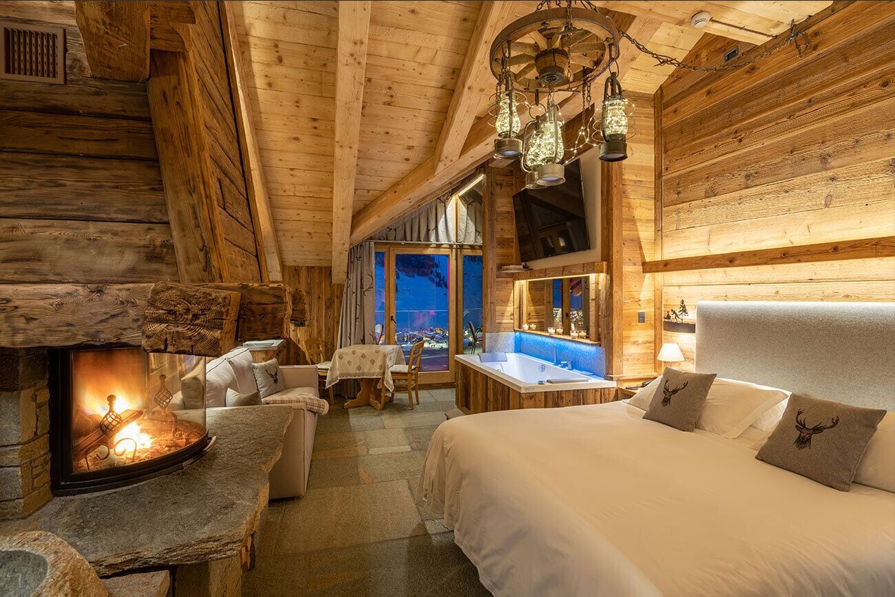 DELUXE, STUDIO, SUITE, SAUNA