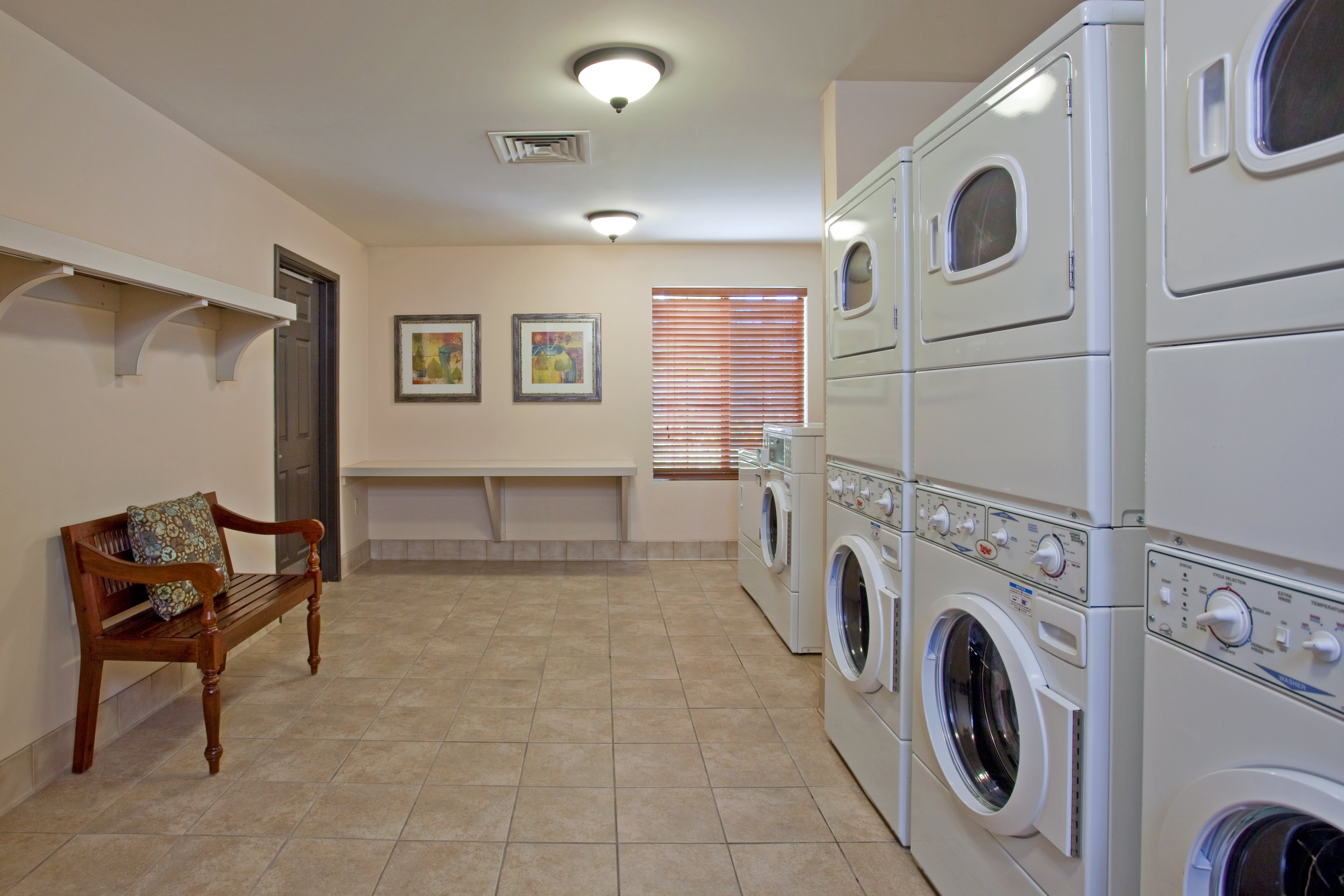 Staybridge Suites Palmdale 22/43