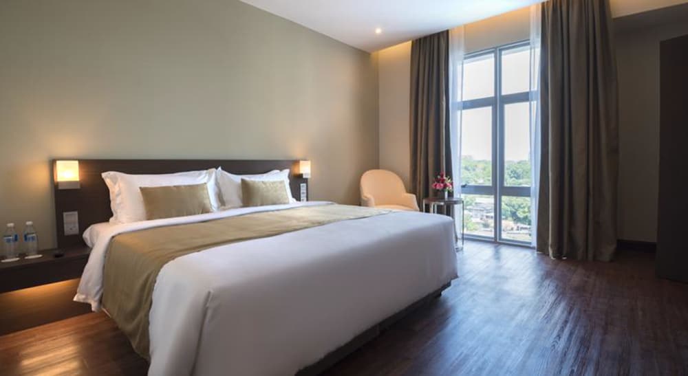 Riverside Majestic - Puteri Wing 17/60