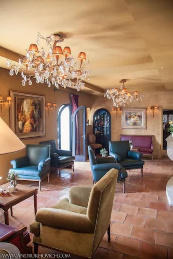 Chateau Eza 57/82