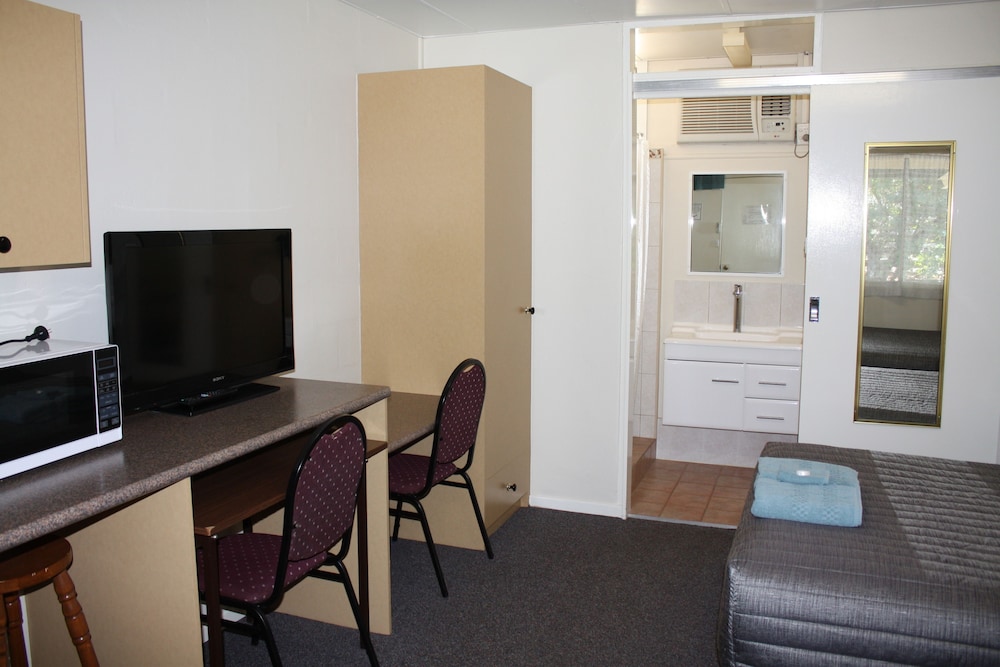 Roma Motel 15/24