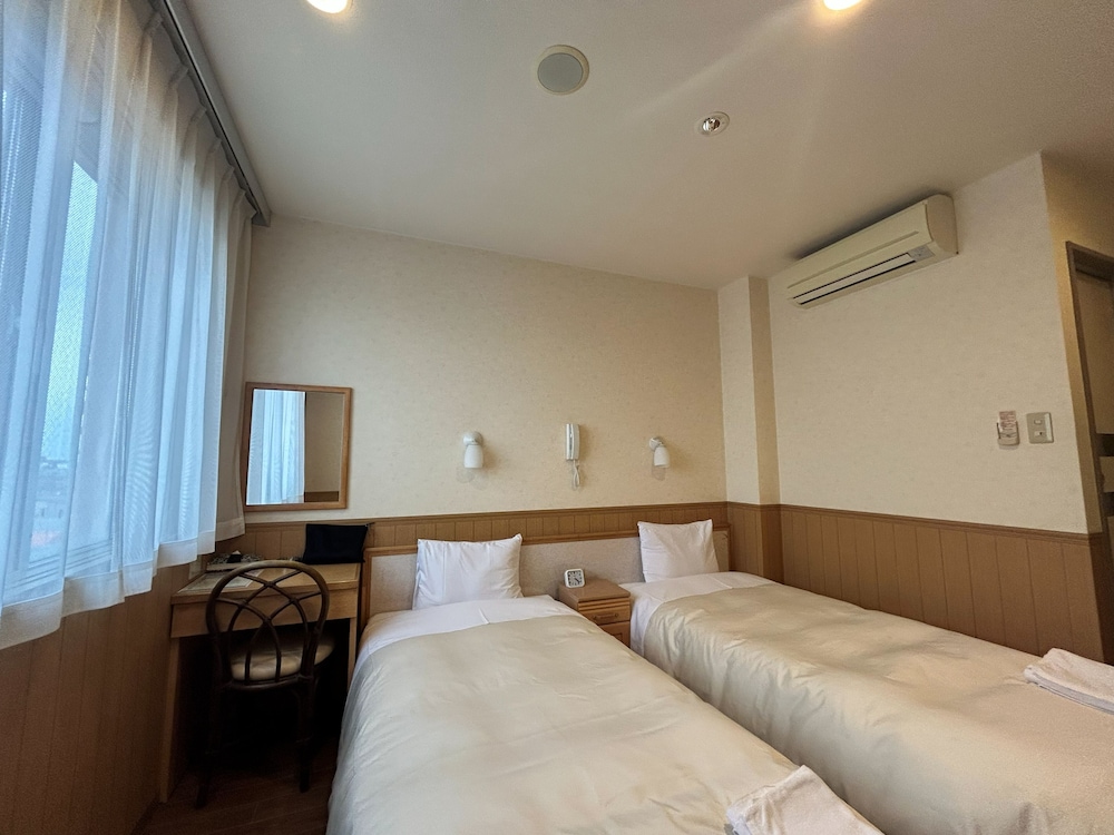 Lasting Hotel 17/50