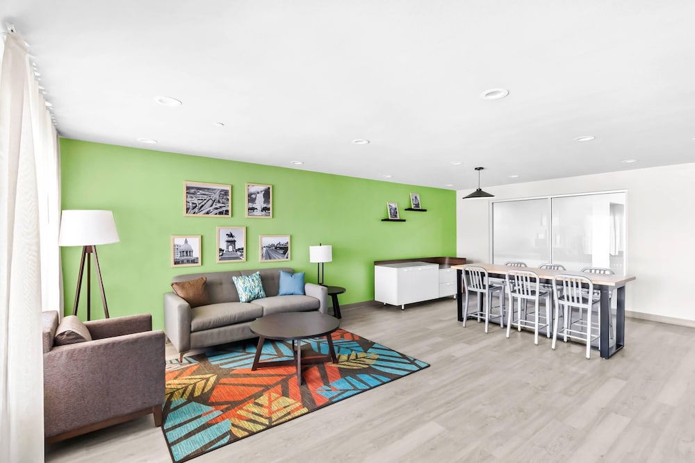 WoodSpring Suites South Houston Hobby 32/48