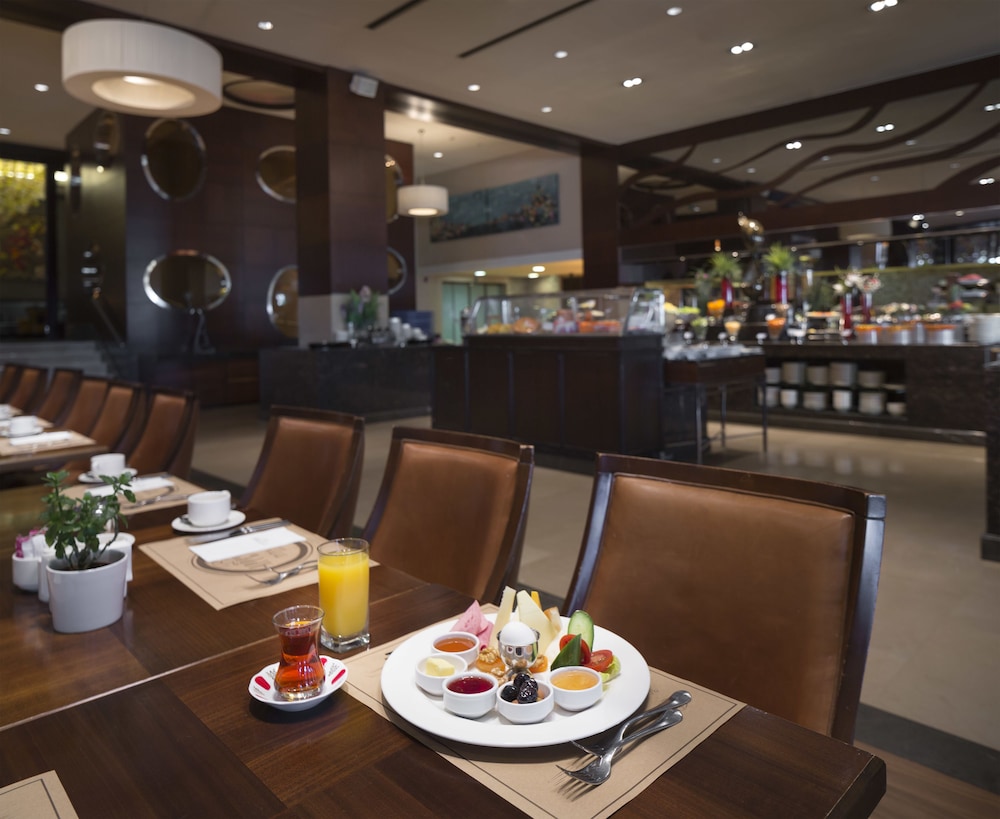 Titanic Business Kartal 38/50