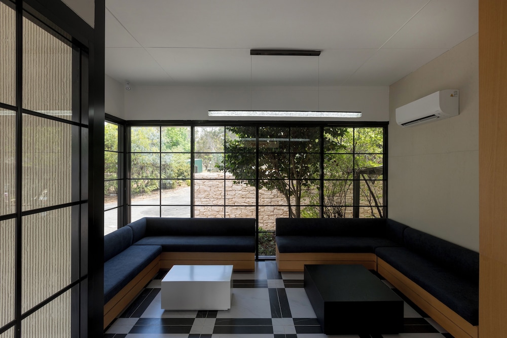 Matthew Flinders Motor Inn 11/21