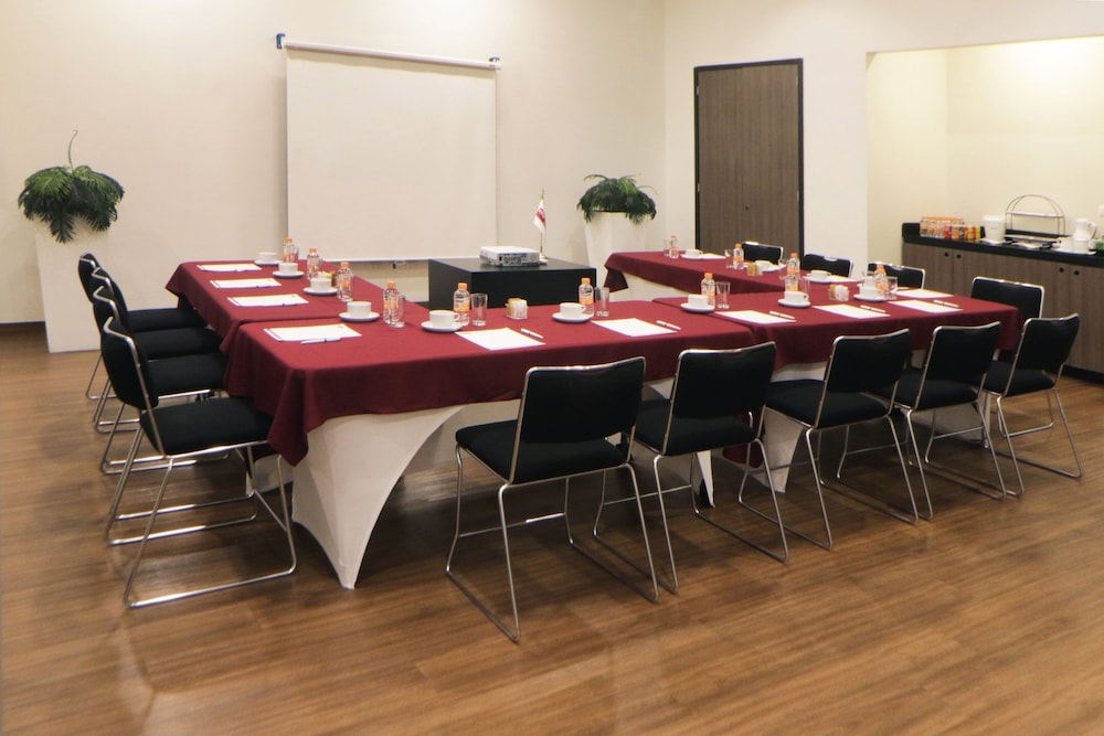 City Express Suites by Marriott Tijuana Rio 37/50