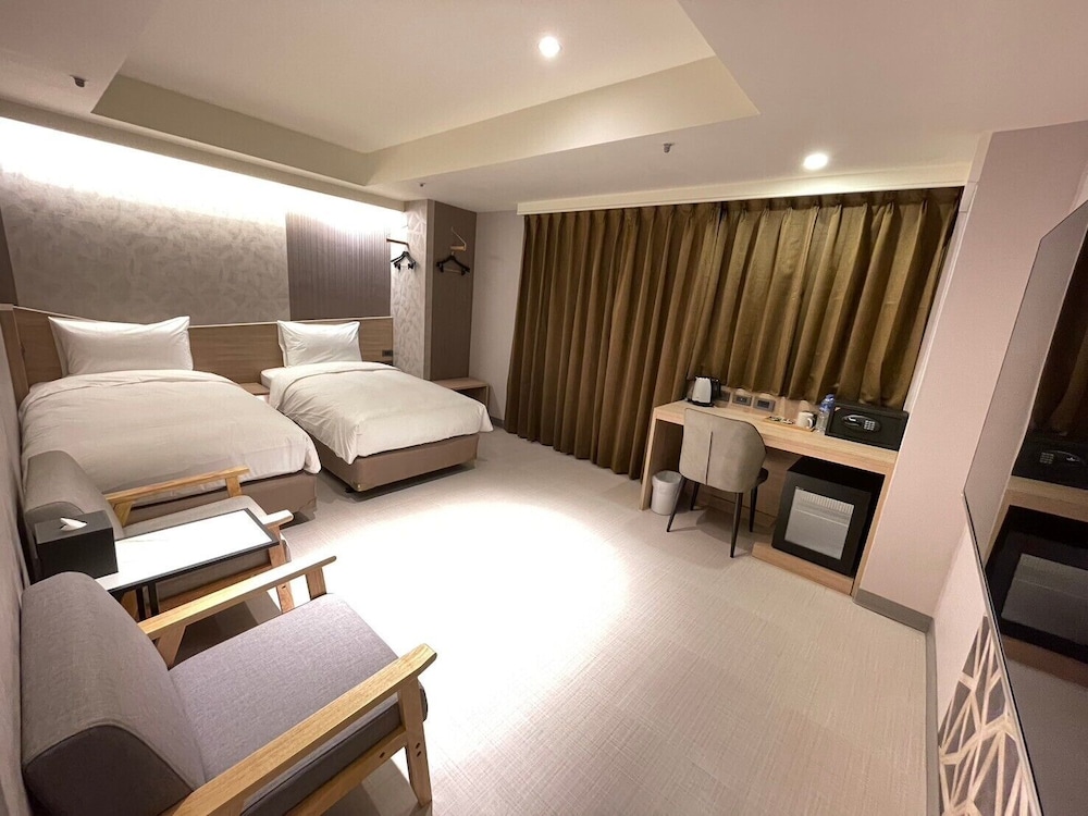 New City Hotel 10/41