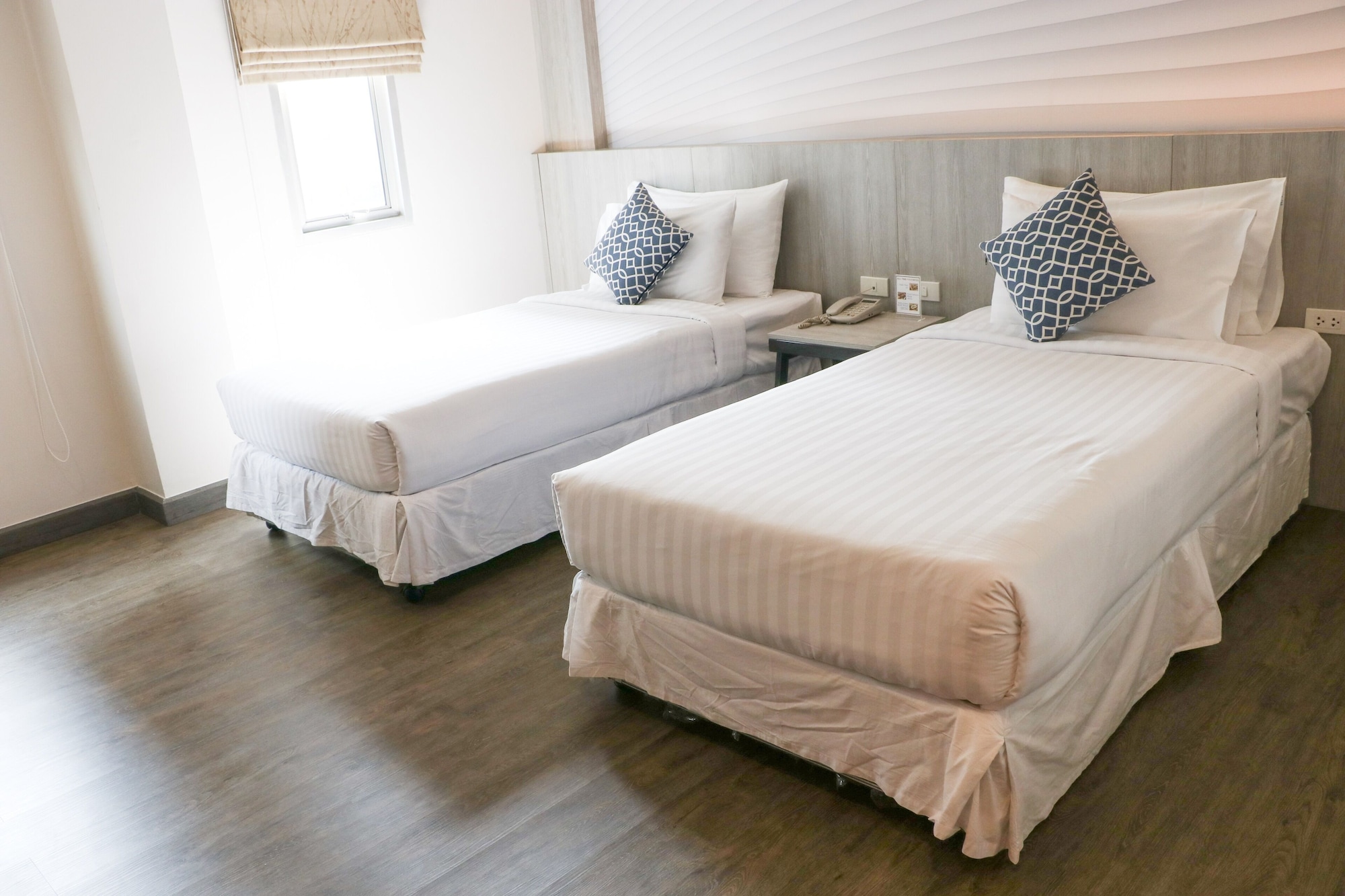 PREMIER, TWIN BEDS, CITY VIEW
