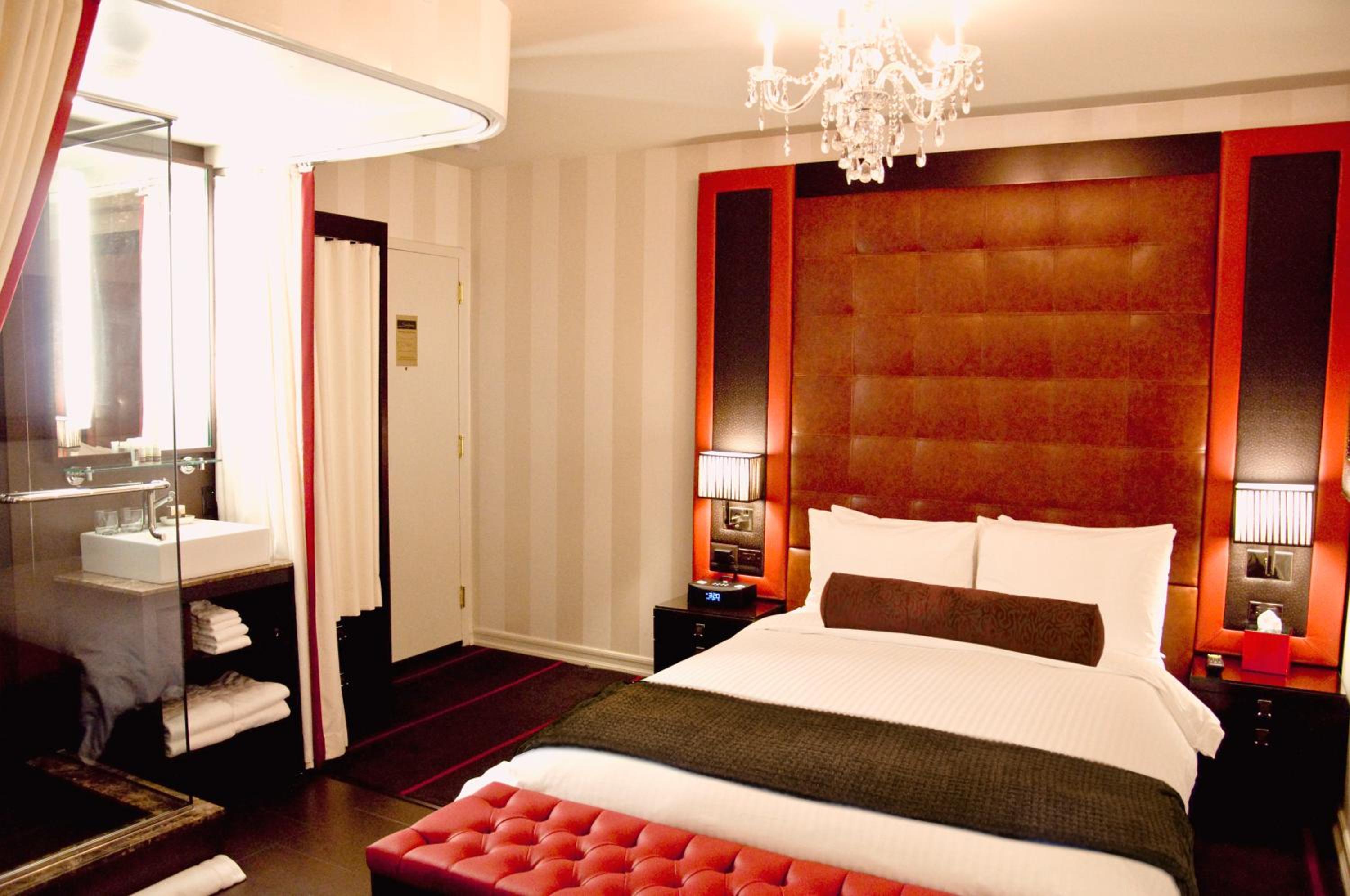 SUPERIOR, QUEEN BED
