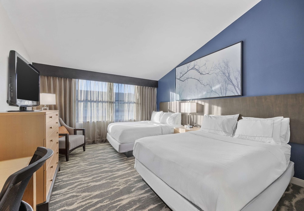 Suite, 2 Queen Beds, Courtyard Area