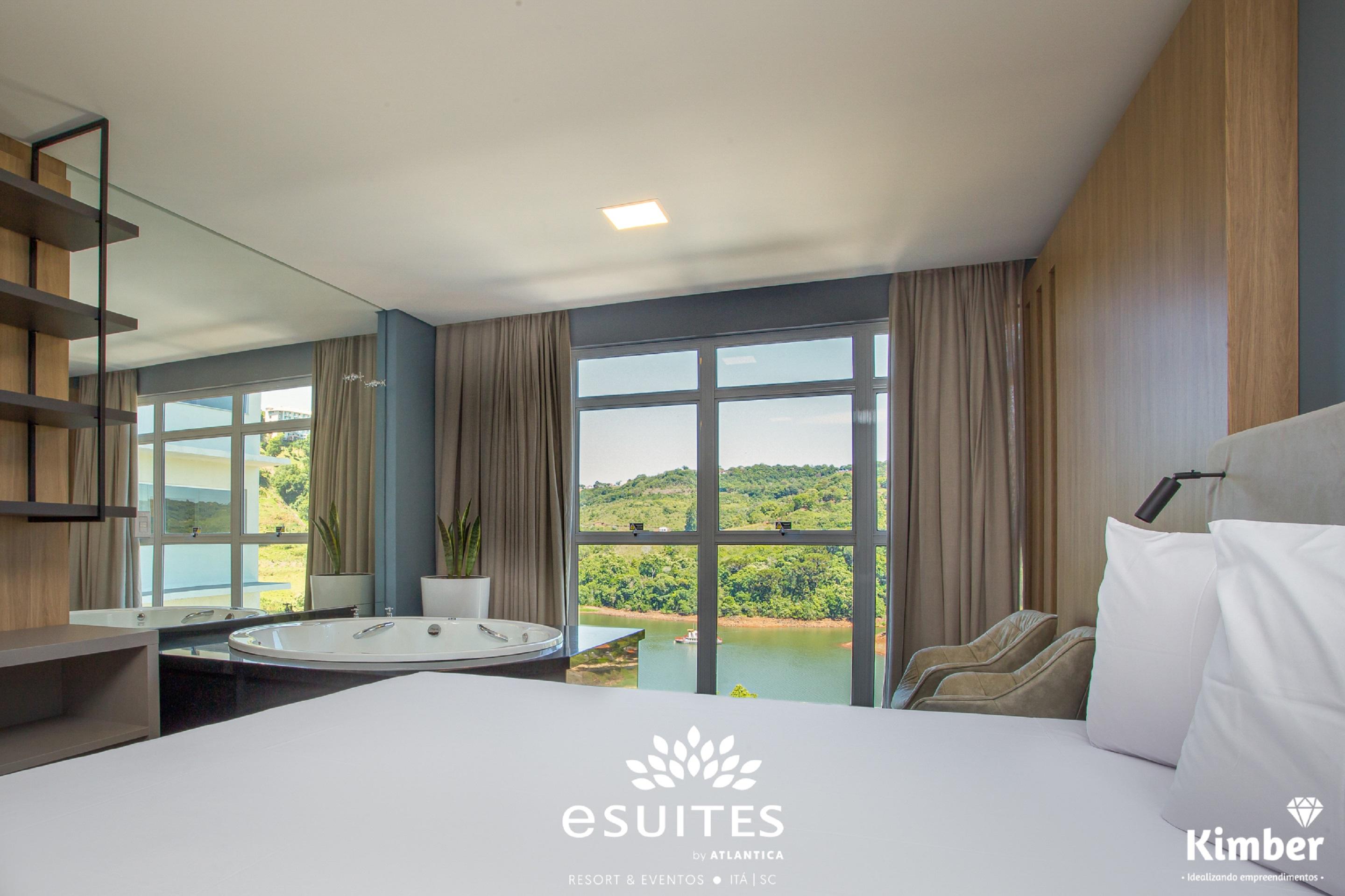 غرفة بريميوم بسرير مزدوج بإطلالة على البحيرة، Grand Suites Family Resort By Atlantica 2/4