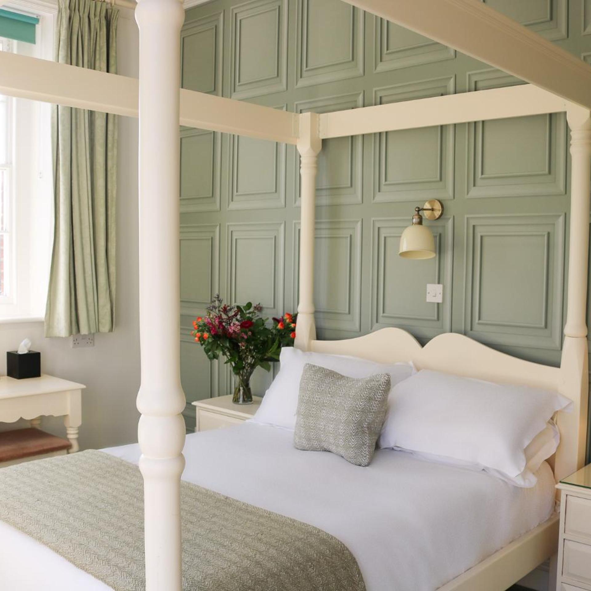 Four Poster, Classic, Superior 4/10