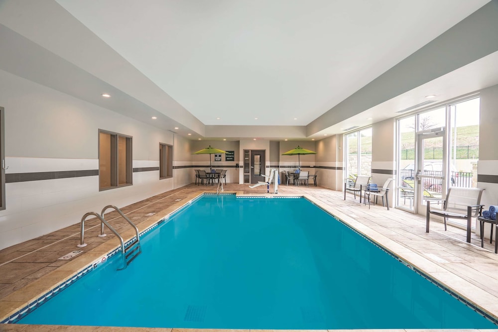 La Quinta Inn Suites By Wyndham Cleveland Tn 18/45