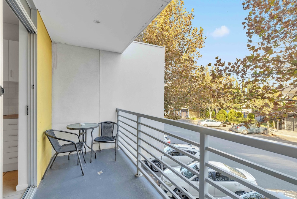MAWSON LAKES HOTEL 33/64