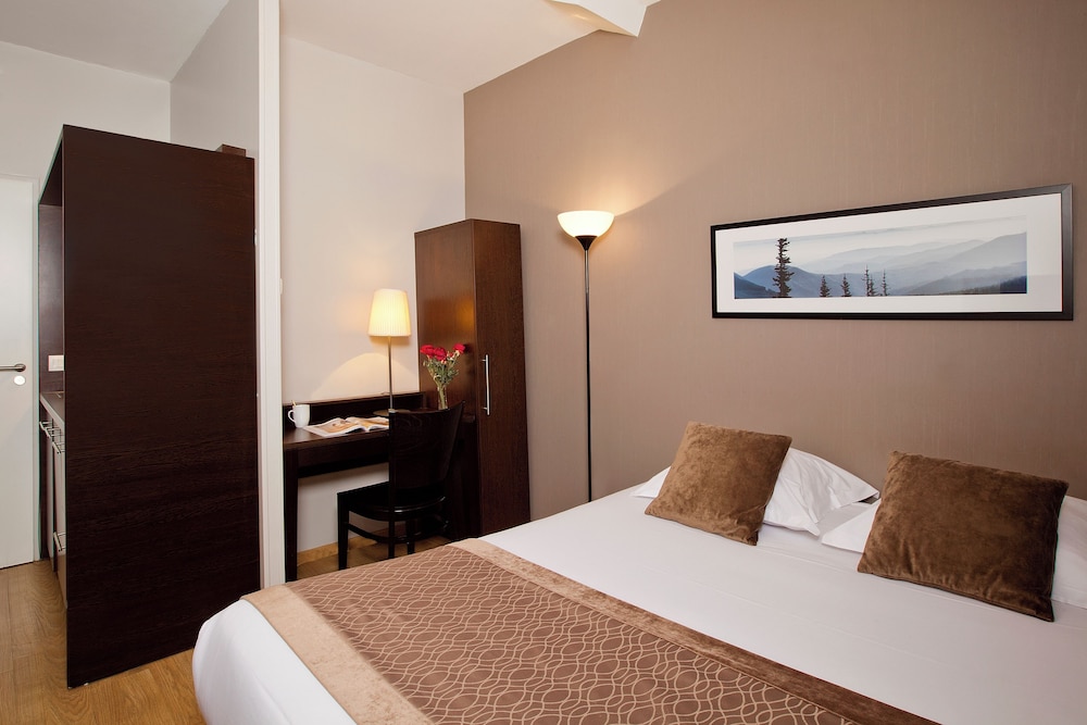 2 BEDROOMS, APARTMENT, 2 DOUBLE BEDS, SOFA