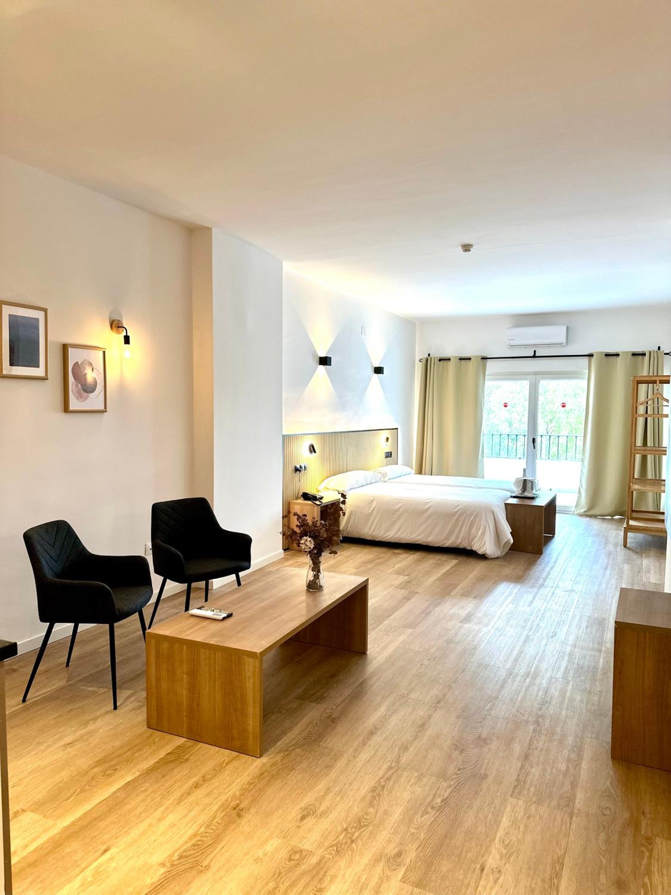 Premium, Studio, Twin Beds, Lateral Side Sea View