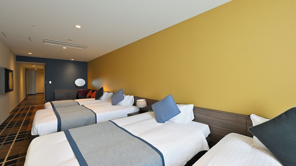 Family, Twin Beds, 2 Murphy Beds