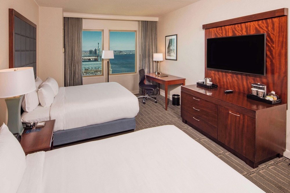 DELUXE, 2 QUEEN BEDS