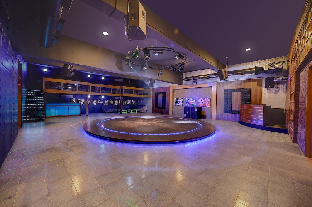 4 Night Starz Club & Spa photo 3