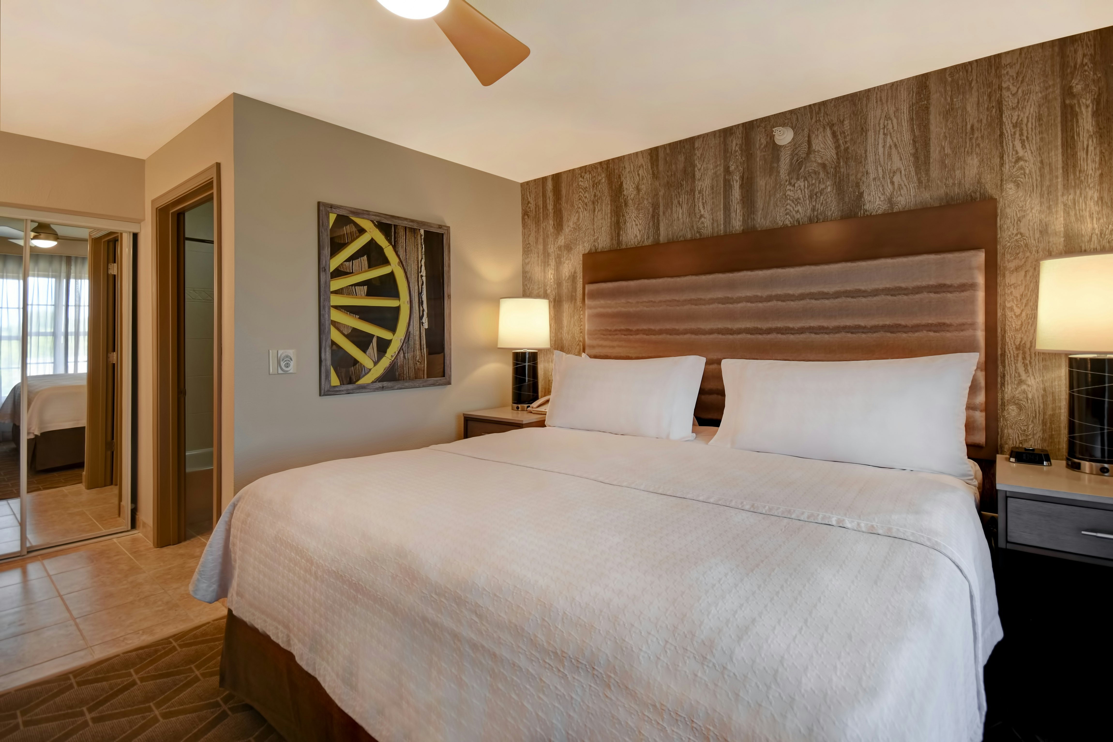 1 BEDROOM, SUITE, KING BED