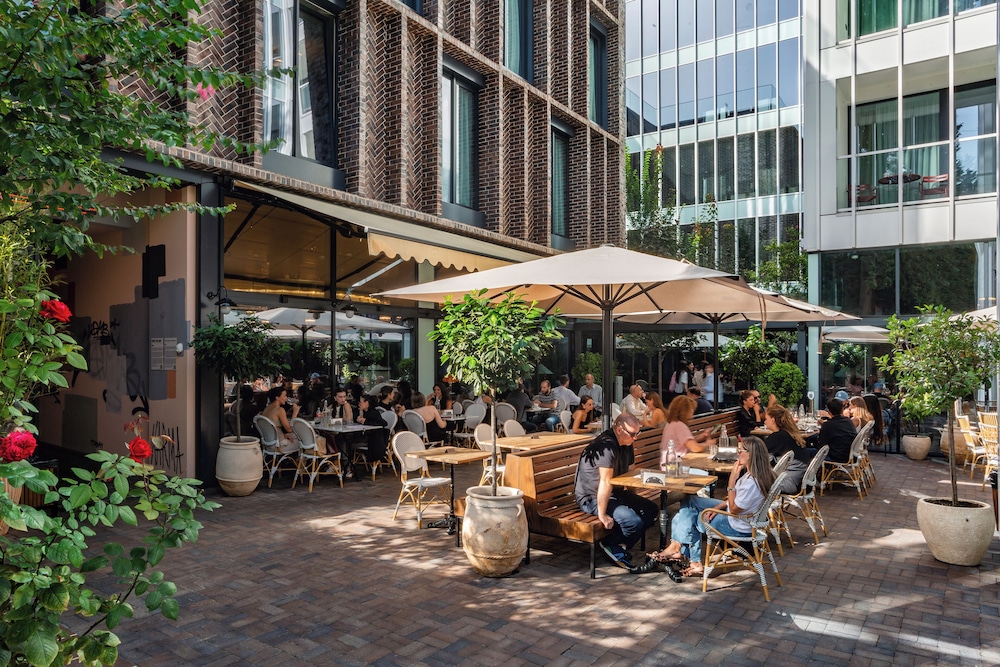 Artizan Design Hotel 55/61