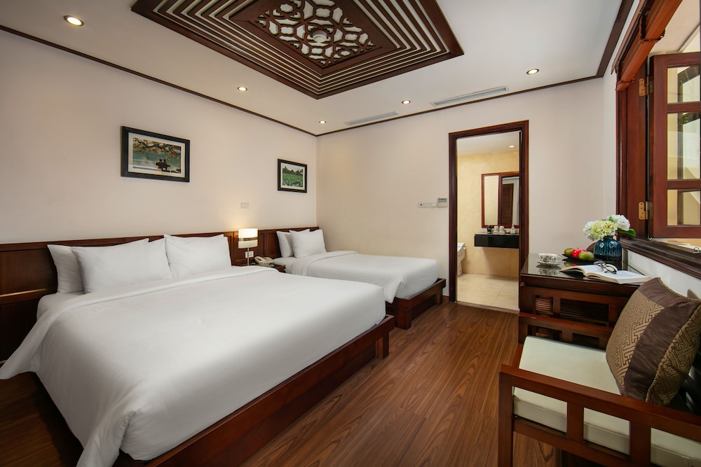 Historical, Triple, 1 Queen and 1 Single Bed
