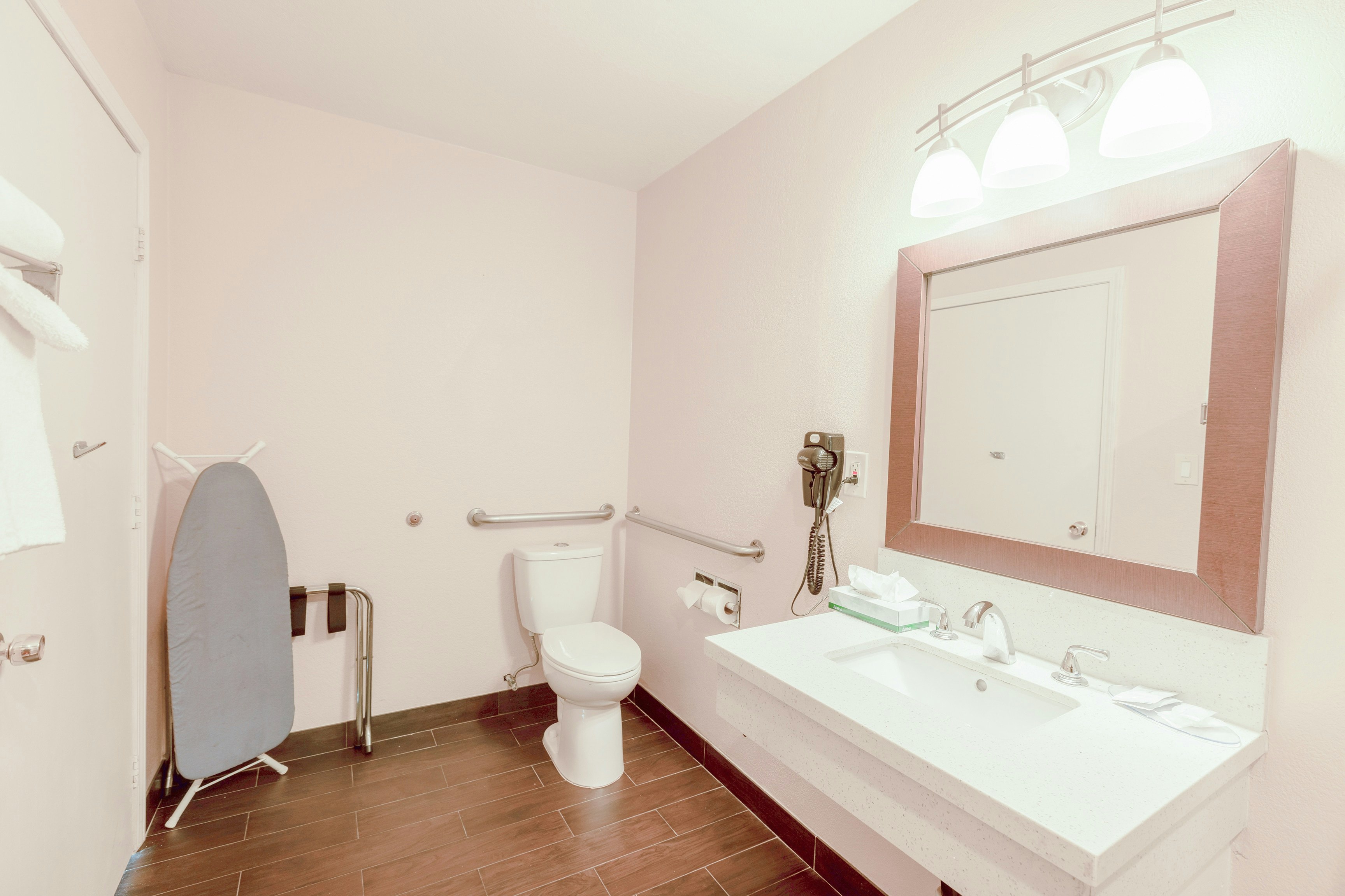 Hotel Avenida - Oceanside Camp Pendleton 30/30