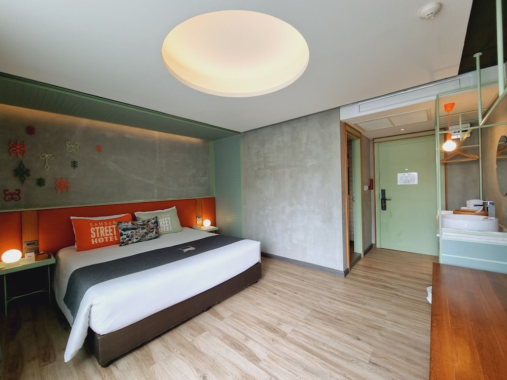 Samsen Street Hotel 17/44