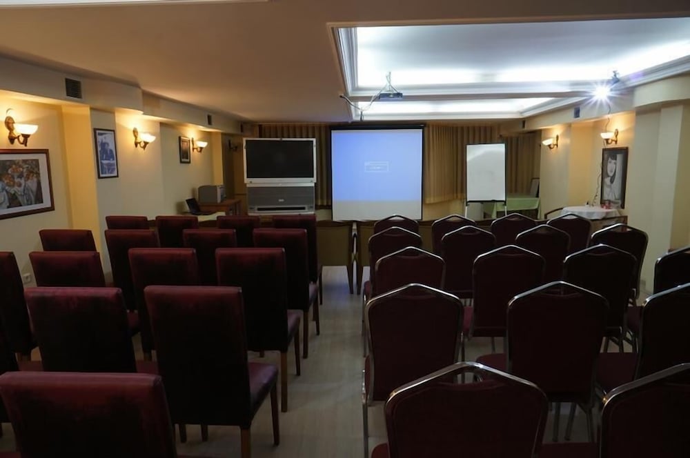 Helen Hotel 45/52