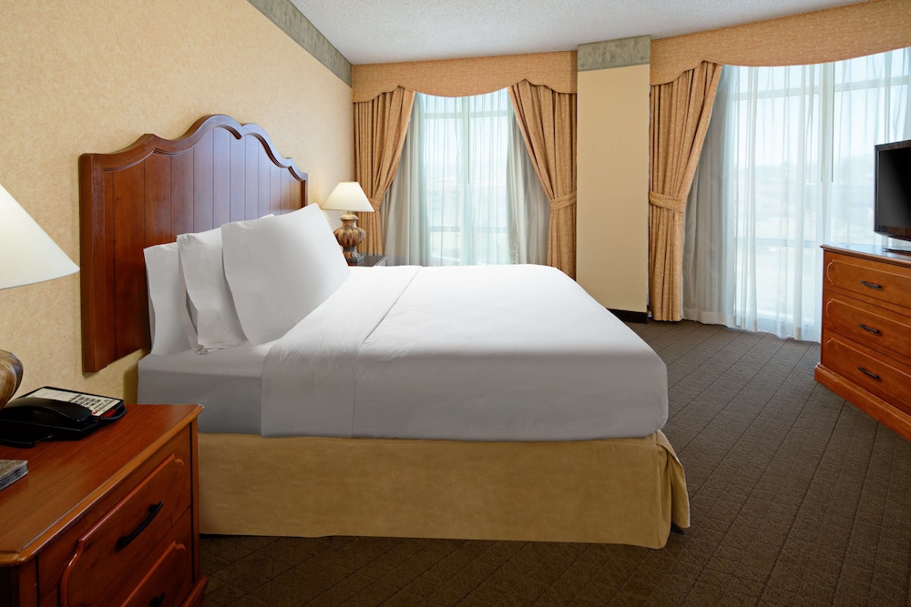 Embassy Suites by Hilton Albuquerque 12/63