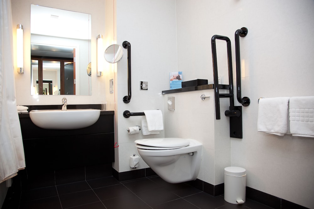 Crowne Plaza Marlow 54/74