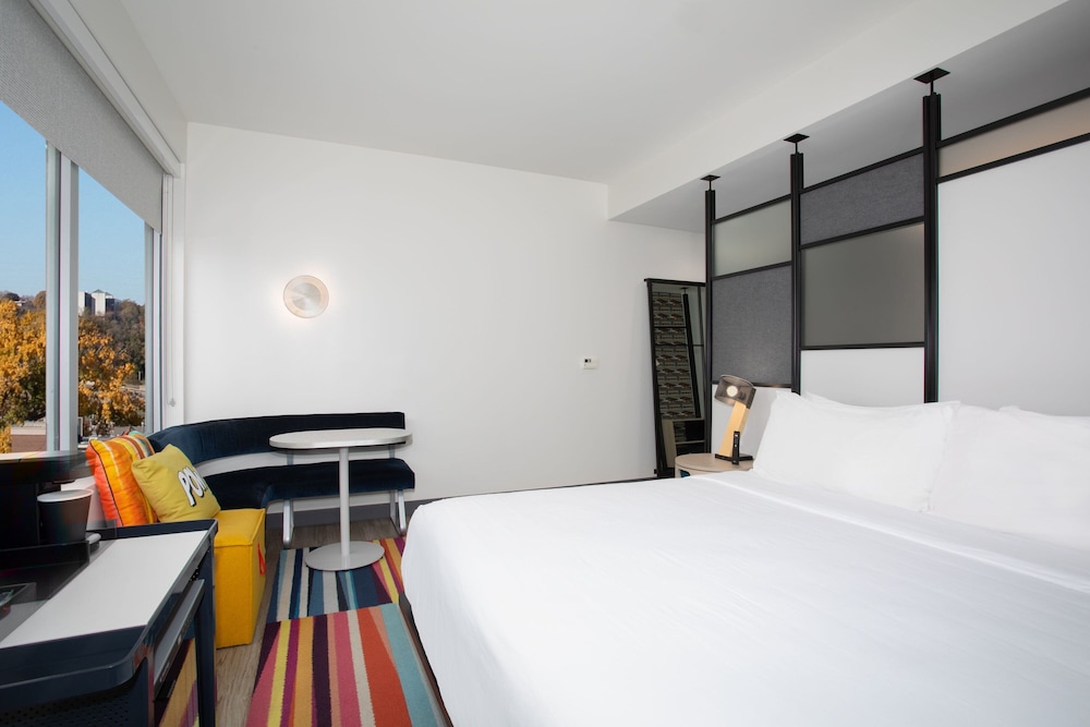 ALOFT, KING BED