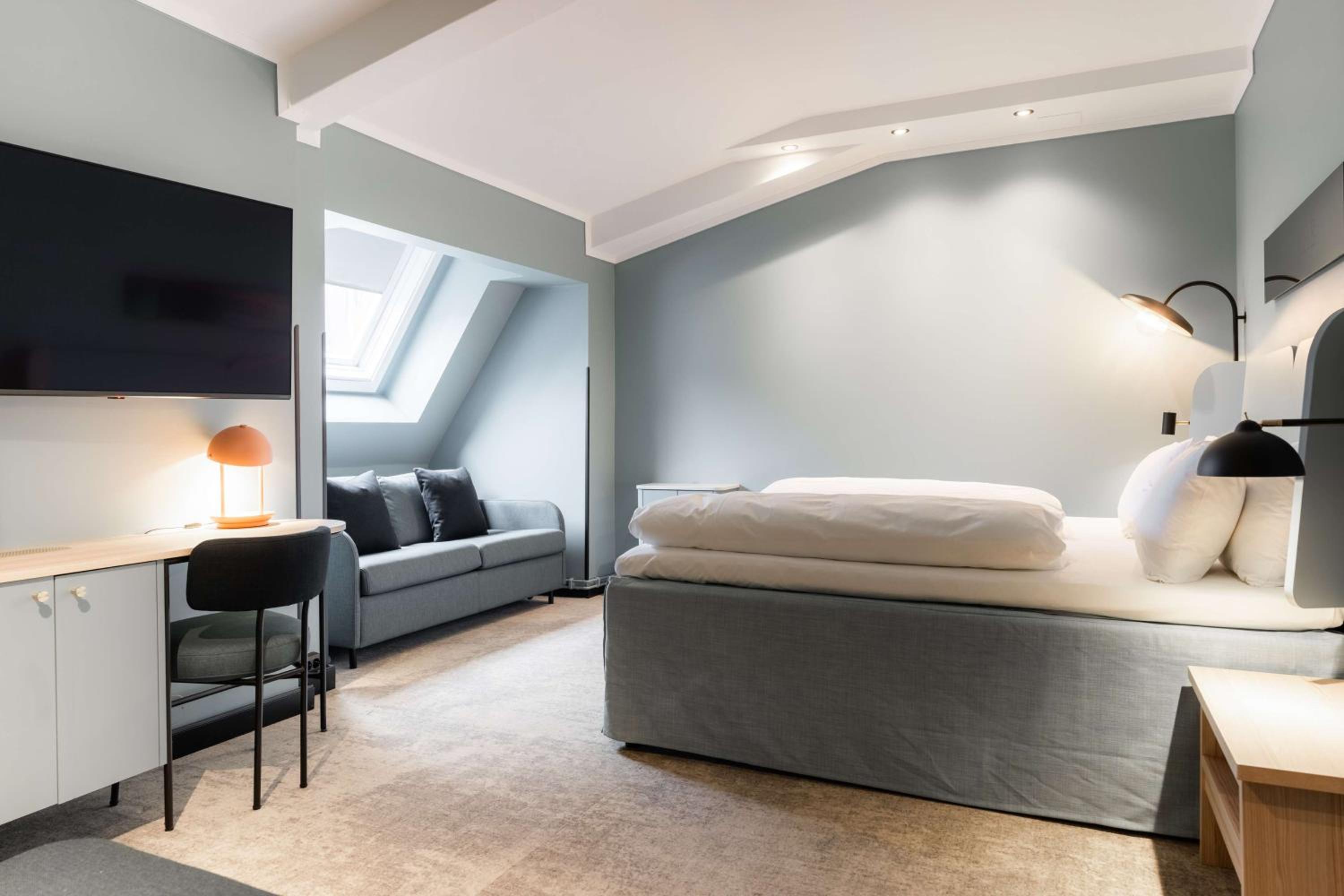 SUPERIOR, KING BED