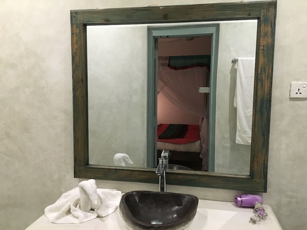 Khalids Guest House Galle 39/40