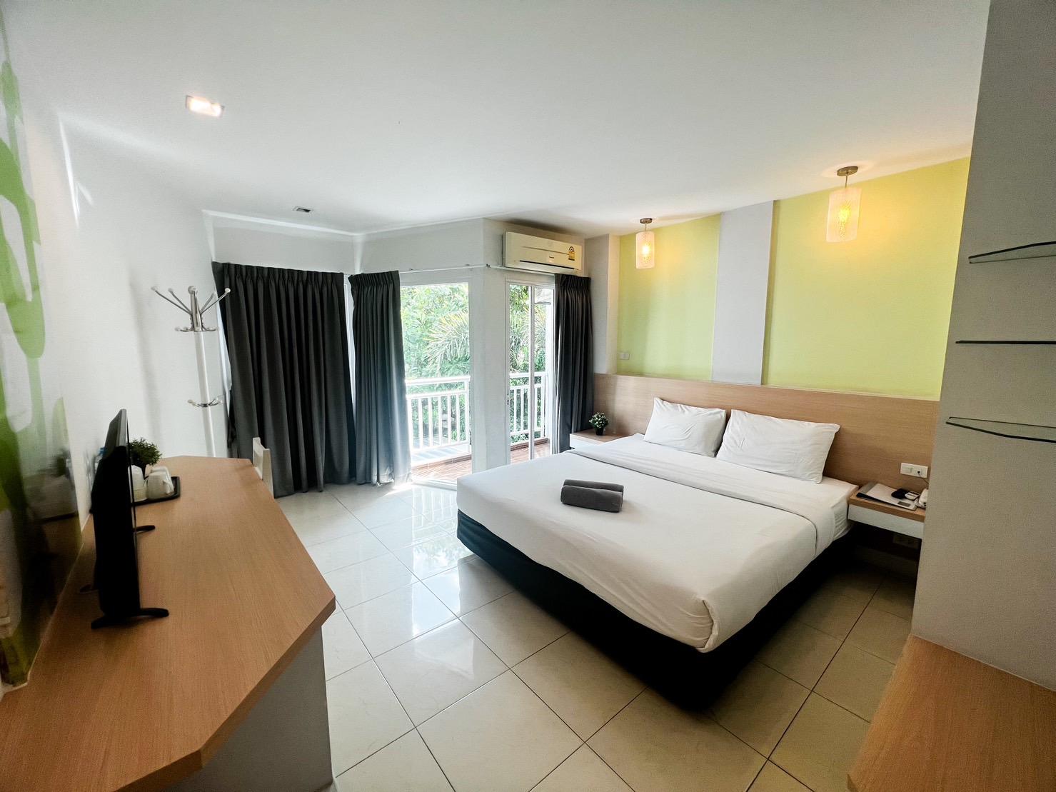 Room, Double Bed, Partial Ocean View