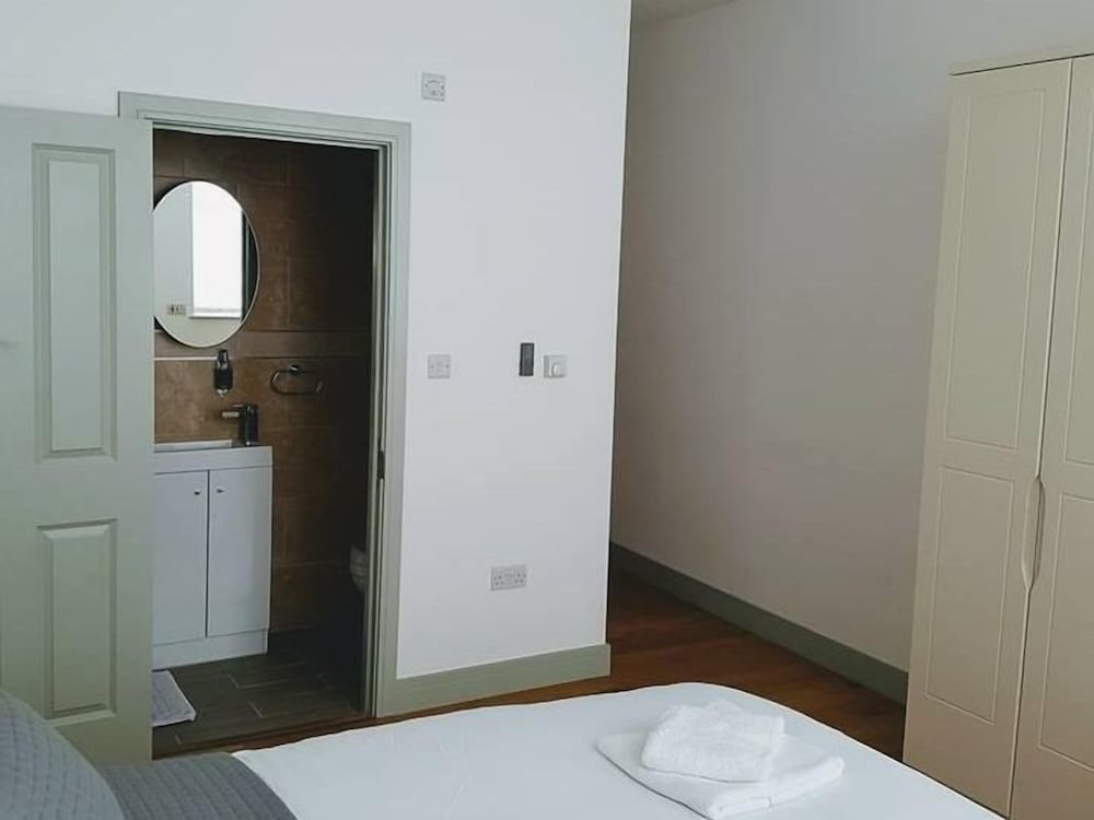 Forest House Hotel 42/44