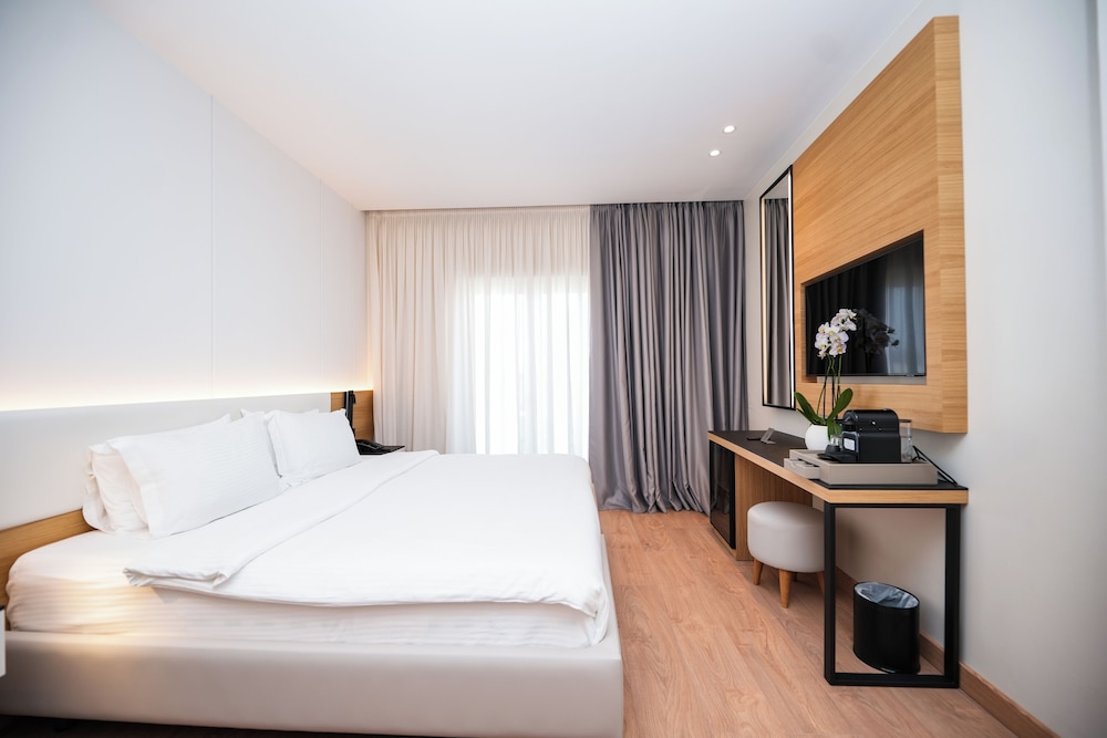 Agimi And S Hotel 15/55