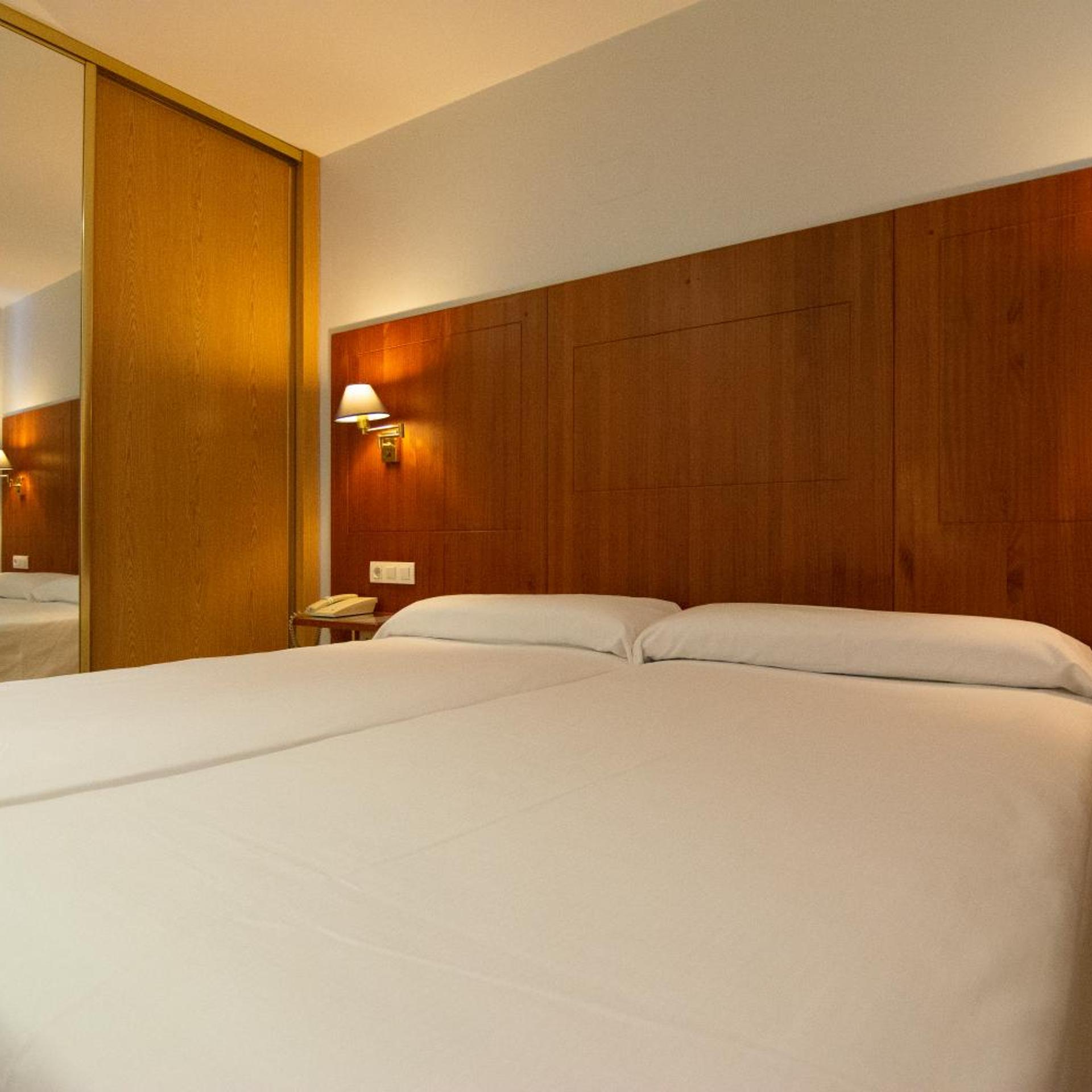 Room, Double or Twin Bed, Hispania 9/10