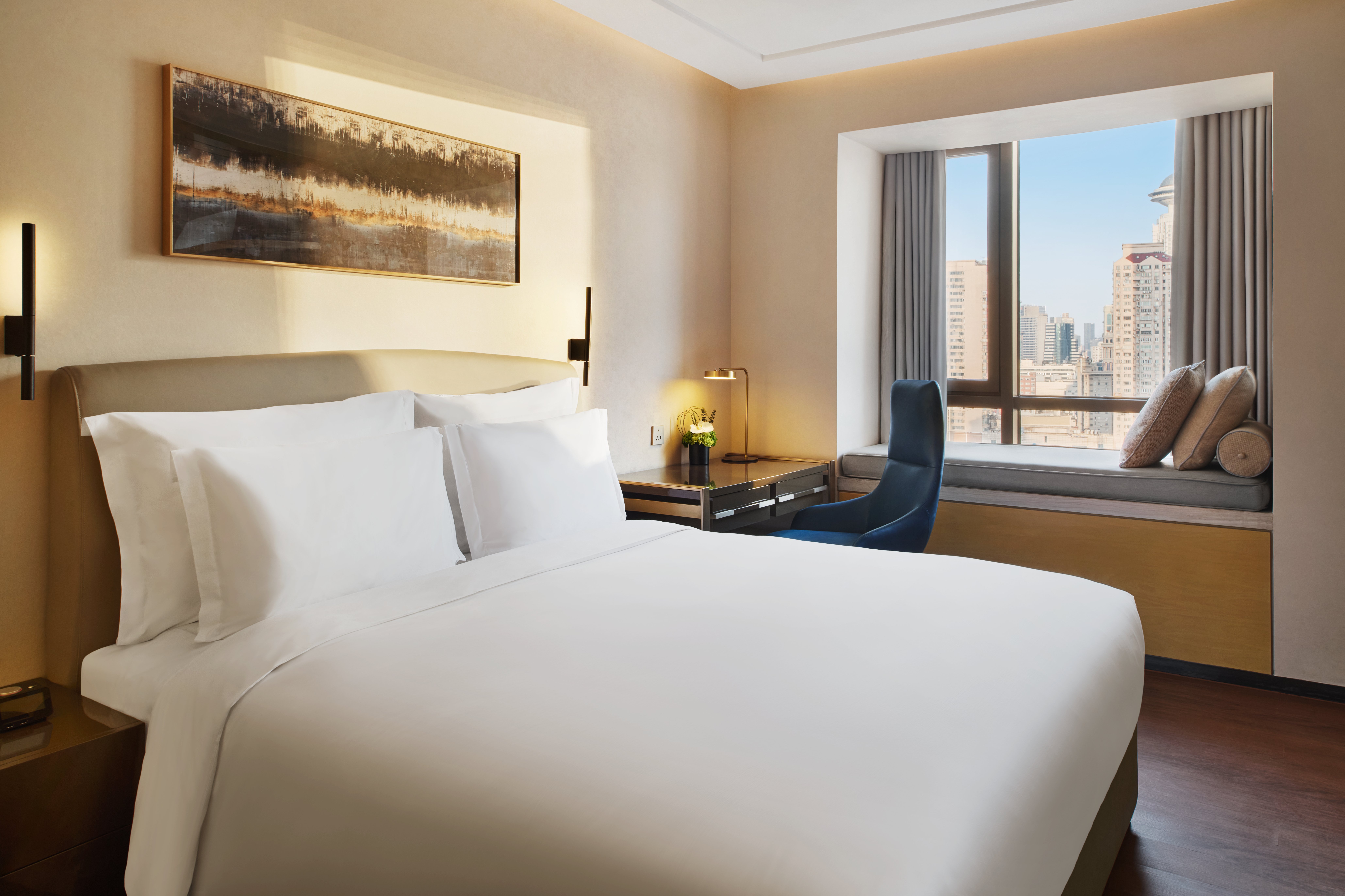 1 BEDROOM, SUITE, KITCHENETTE