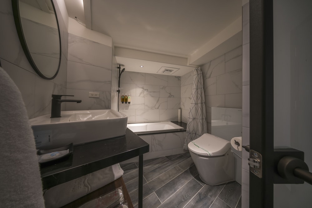 غرفة سوبيريور بسريرين منفصلين وسريرين كينج، Watermark Hotel-The Harbour 2/2