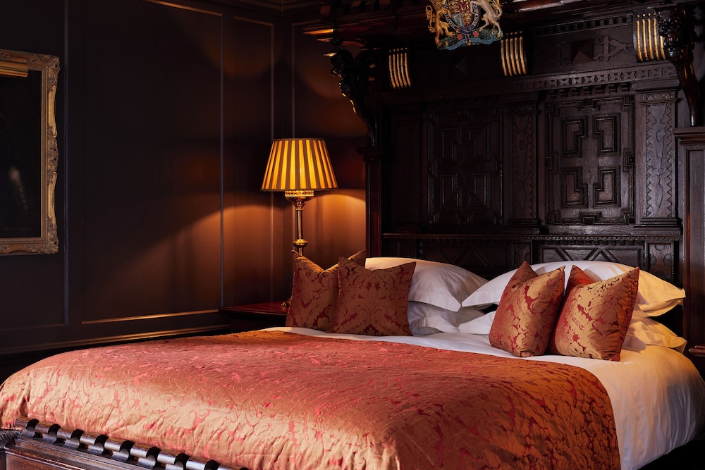 SUITE, KING BED