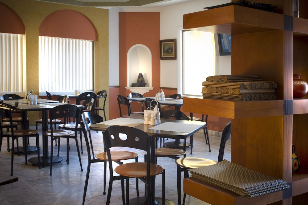 Estanza Hotel and Suites 46/58