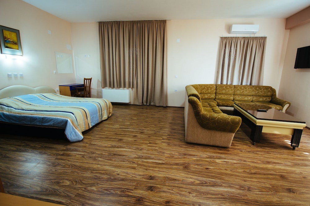 Kristal Palace Hotel 22/71
