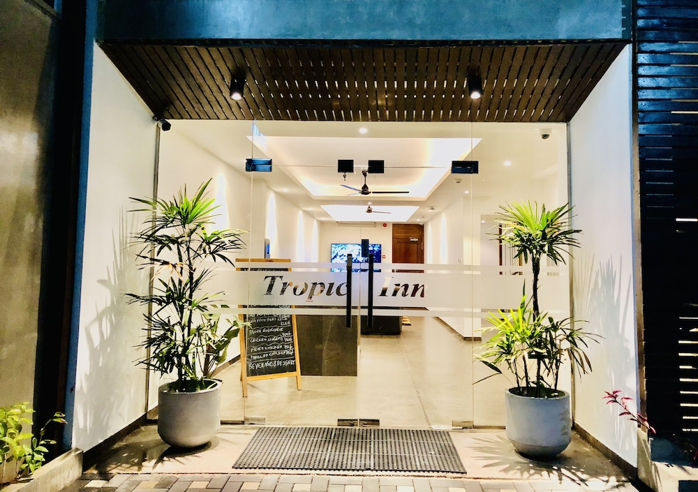 Tropic Inn 8/52